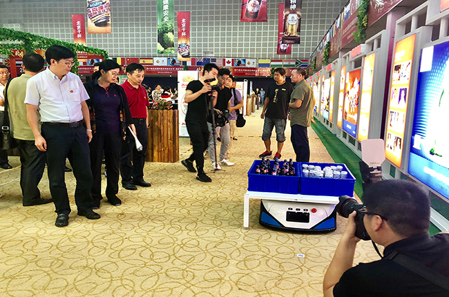 國際啤酒節(jié)：我不是酒神，我是科捷機器人